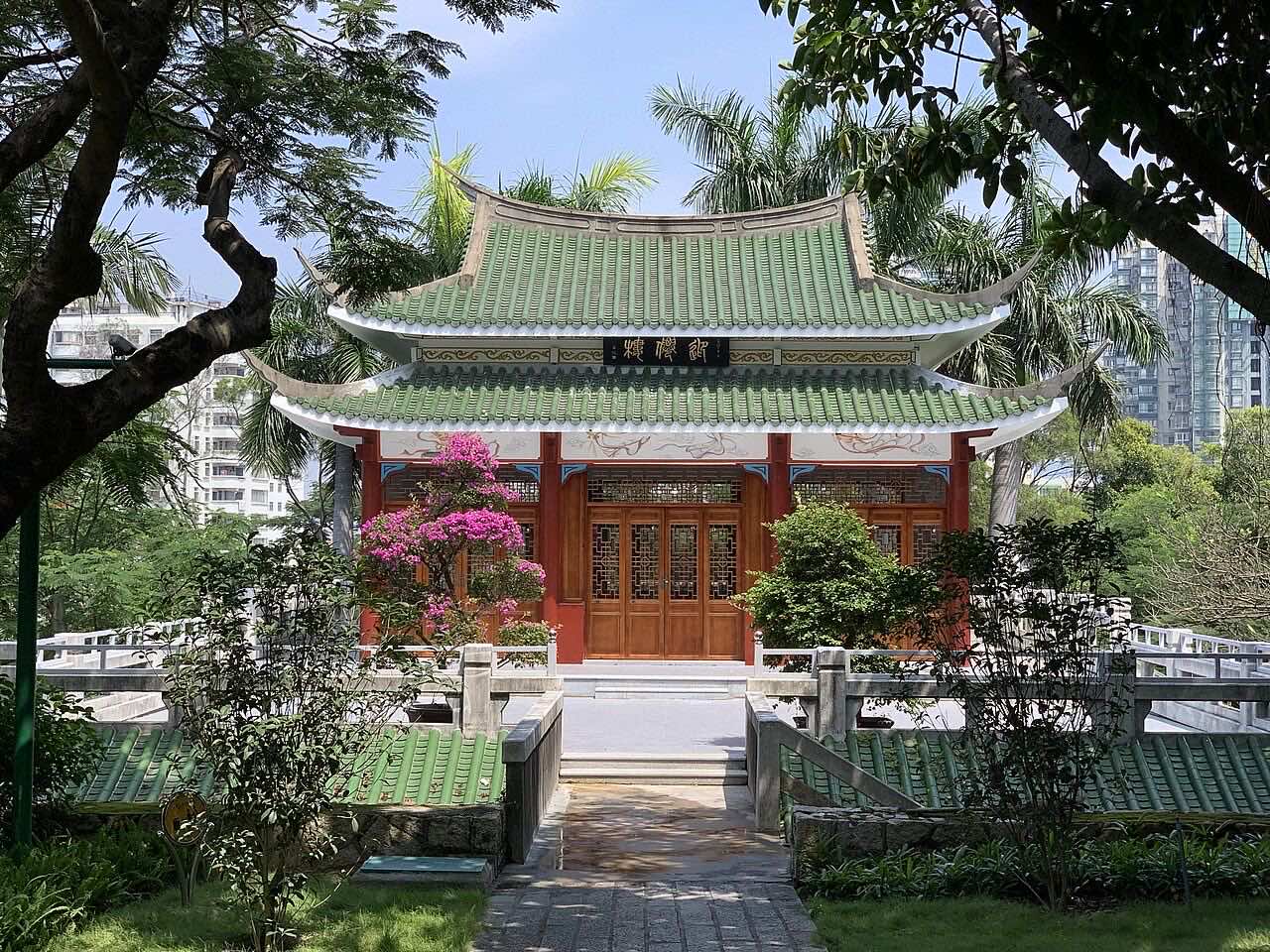 A traditional green-tiled pavilion at Nanputuo Temple, Xiamen
