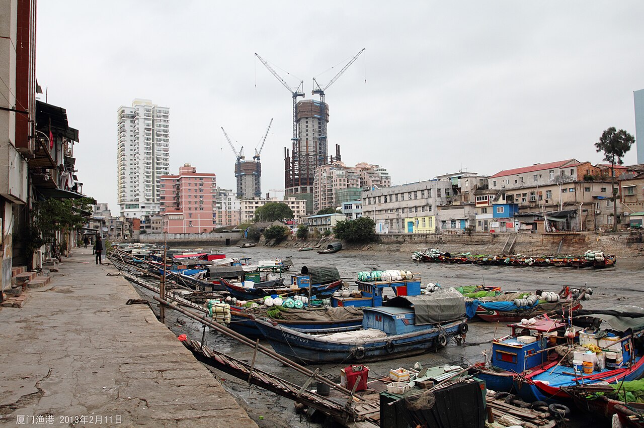 Working boats beside the old Xiamen harbor at Shapowei